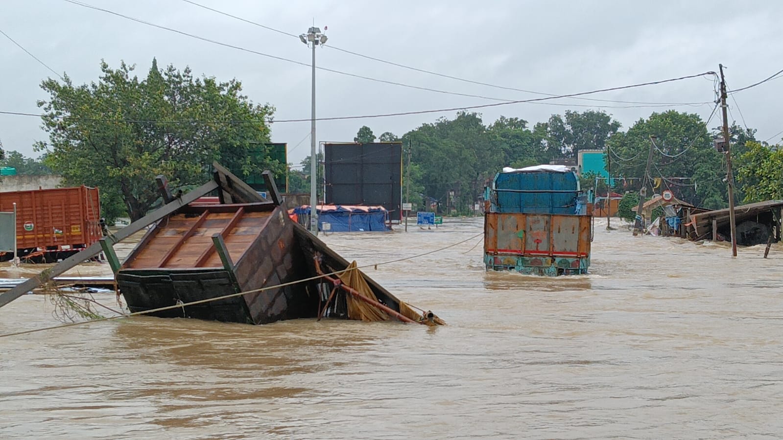 অতি ভারী বর্ষণে বিপর্যস্ত বাঁকুড়ার জনজীবন অতি ভারী বর্ষণে বিপর্যস্ত বাঁকুড়ার জনজীবন