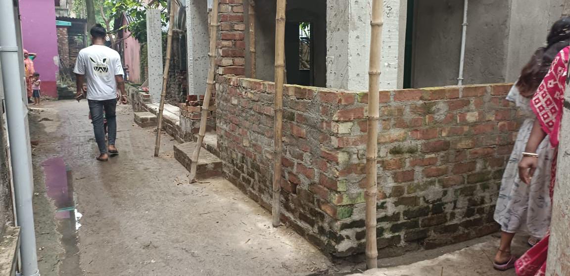 কুলপির নারায়নপুর গ্রামের রাস্তার ওপরে কংক্রিটের কাজ করার অভিযোগ কুলপির নারায়নপুর গ্রামের রাস্তার ওপরে কংক্রিটের কাজ করার অভিযোগ