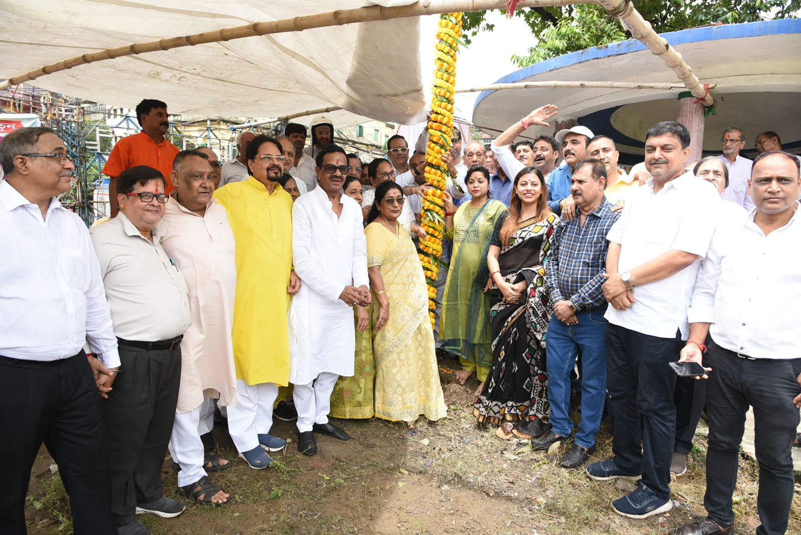 মহম্মদ আলী পার্কে আজ খুঁটি পুজোর মাধ্যমে দুর্গা পুজোর যবনিকা উন্মোচন হল মহম্মদ আলী পার্কে আজ খুঁটি পুজোর মাধ্যমে দুর্গা পুজোর যবনিকা উন্মোচন হল