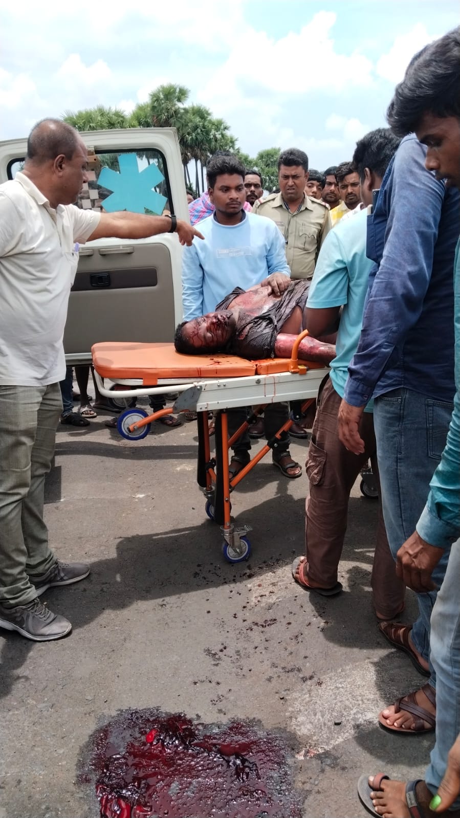 আমডিহায় সড়ক দুর্ঘটনায় ইসিএল কর্মীর মৃত্যু, পরিবারে শোকের ছায়া আমডিহায় সড়ক দুর্ঘটনায় ইসিএল কর্মীর মৃত্যু, পরিবারে শোকের ছায়া