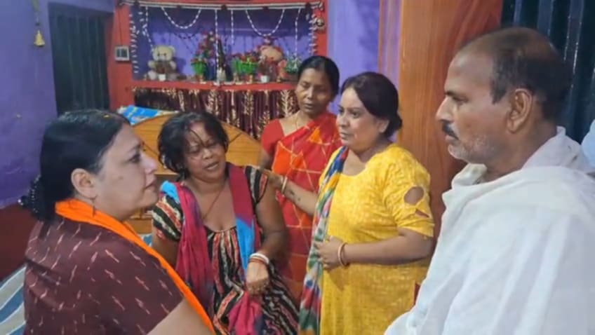 খুনের ৭২ ঘণ্টা কেটে গেলেও গ্রেফতার শূন্য, আন্দোলনের হুঁশিয়ার বিধায়ক অগ্নিমিত্রার খুনের ৭২ ঘণ্টা কেটে গেলেও গ্রেফতার শূন্য, আন্দোলনের হুঁশিয়ার বিধায়ক অগ্নিমিত্রার