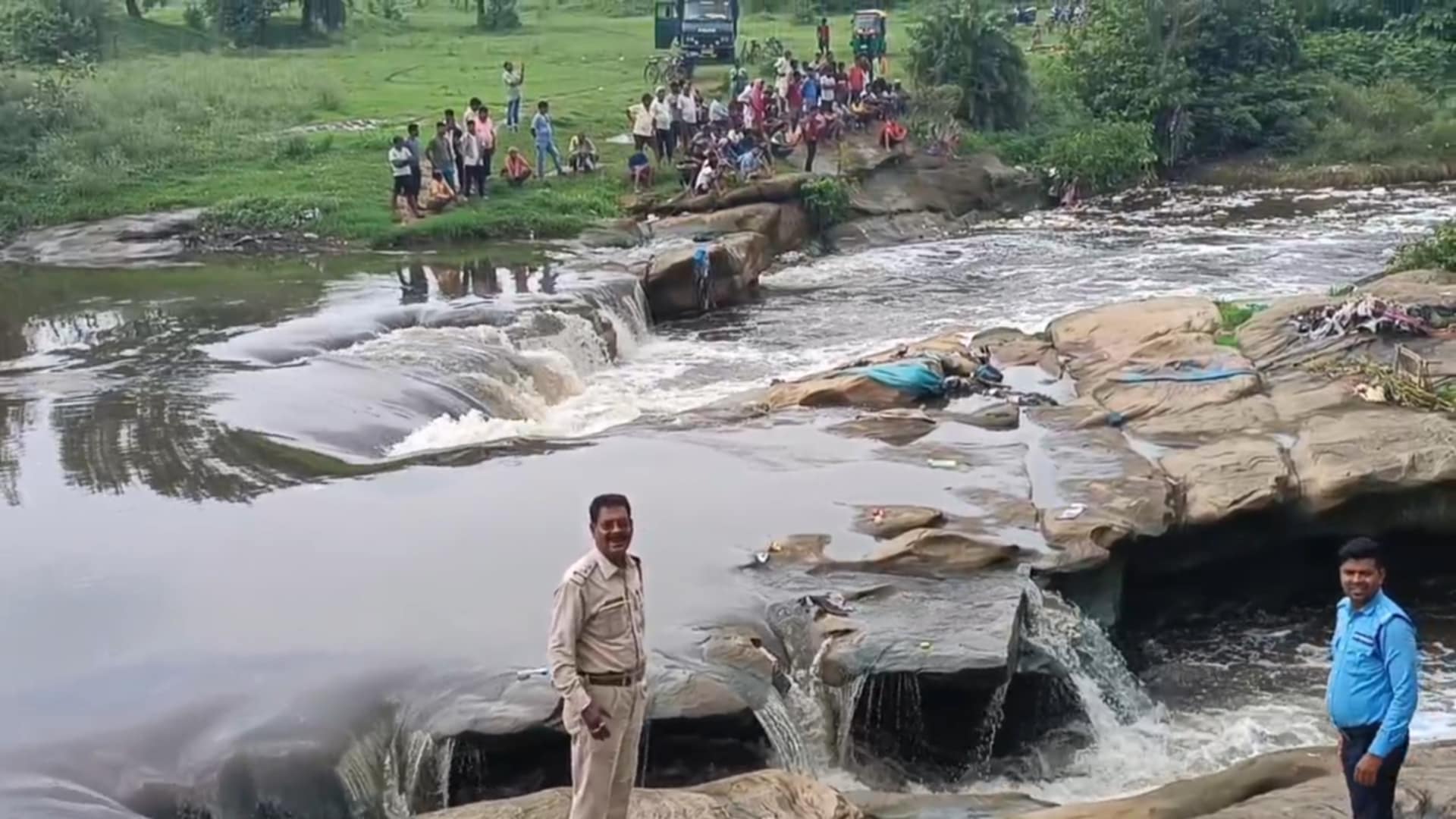 ৪২ ঘন্টা পর অবশেষেনুনি নদীতে ডুবে যাওয়া ব্যক্তির মৃতদেহ উদ্ধার ৪২ ঘন্টা পর অবশেষেনুনি নদীতে ডুবে যাওয়া ব্যক্তির মৃতদেহ উদ্ধার