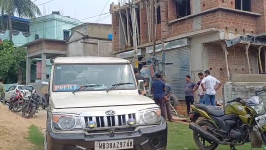 সাত সকালেই এক নিরাপত্তা রক্ষীর রক্তাক্ত মৃতদেহ উদ্ধার ঘিরে চাঞ্চল্য সাত সকালেই এক নিরাপত্তা রক্ষীর রক্তাক্ত মৃতদেহ উদ্ধার ঘিরে চাঞ্চল্য