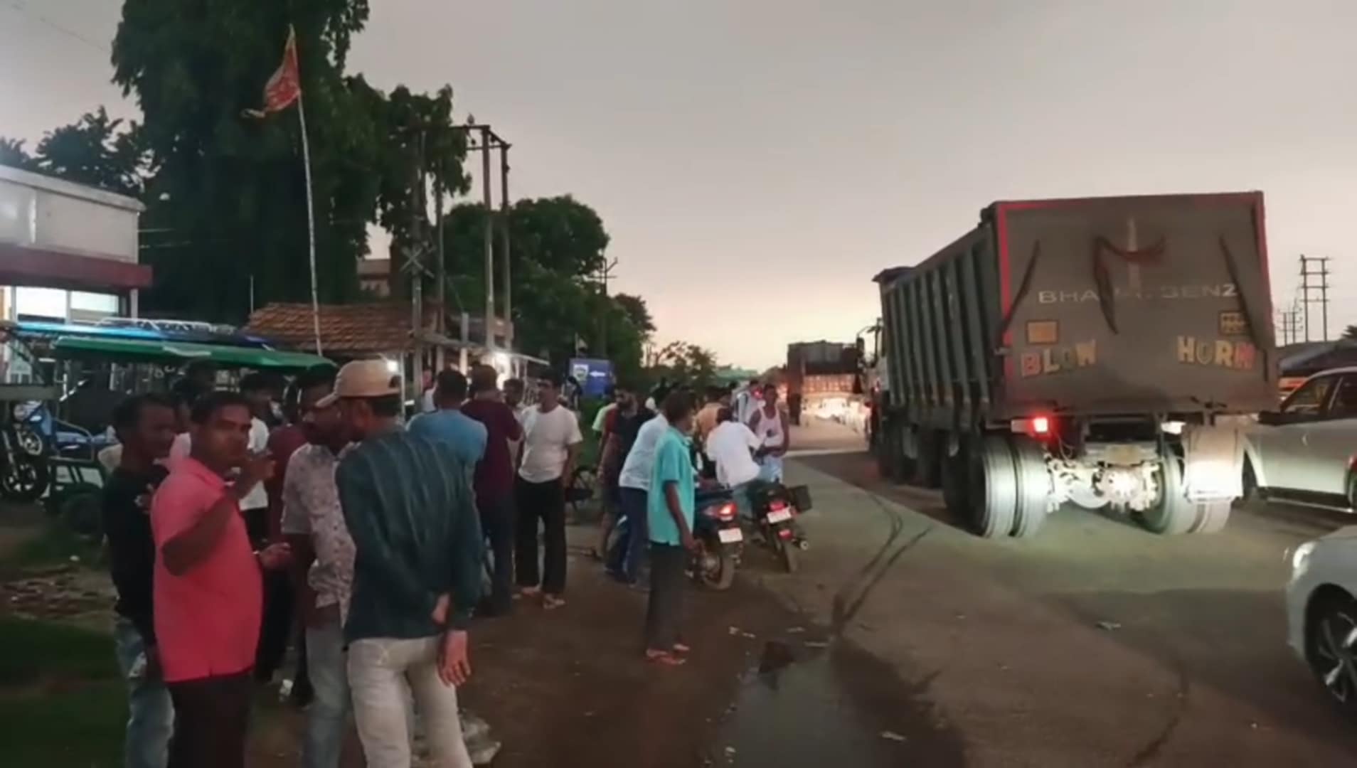 ১৯ নম্বর জাতীয় সড়কে পথ দুর্ঘটনায় মৃত্যু মহিলার ১৯ নম্বর জাতীয় সড়কে পথ দুর্ঘটনায় মৃত্যু মহিলার