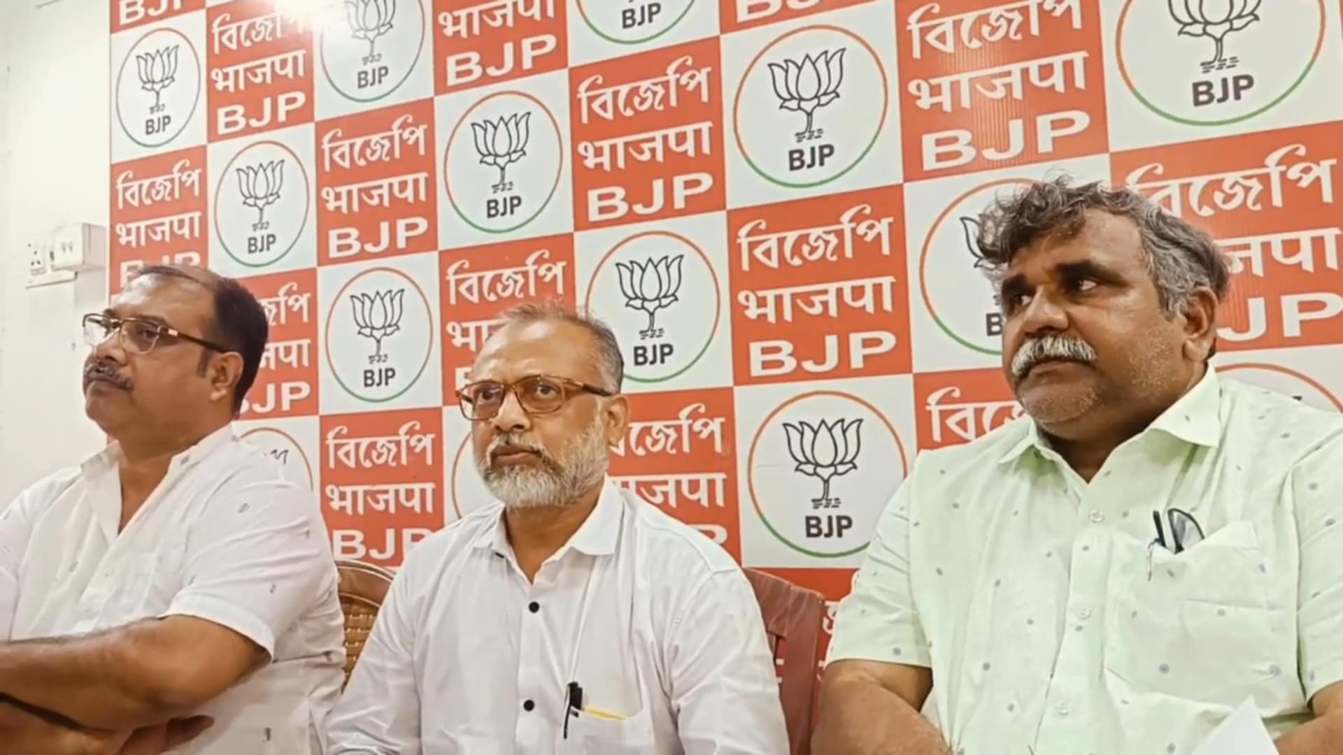 সেনাবাহিনীর বিরুদ্ধে তৃণমূল জেলা সভাপতির অগণতান্ত্রিক কথা, আদালতের পথে বিজেপি সেনাবাহিনীর বিরুদ্ধে তৃণমূল জেলা সভাপতির অগণতান্ত্রিক কথা, আদালতের পথে বিজেপি