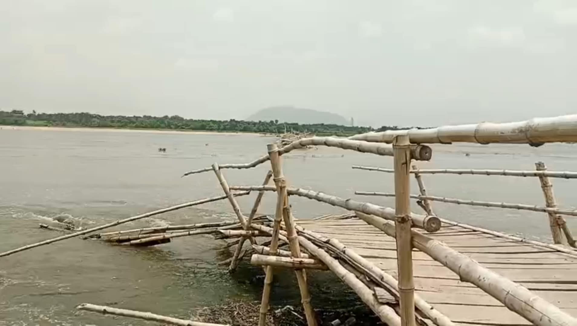 Residents of the two districts demand a concrete bridge over the Damodar in Burnpur Residents of the two districts demand a concrete bridge over the Damodar in Burnpur