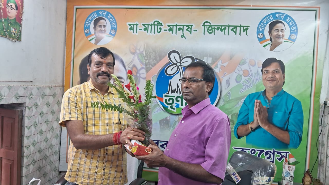 সালানপুরে চিকিৎসক দিবসে ডাক্তারদের প্রতি হৃদয়ের সম্মান সালানপুরে চিকিৎসক দিবসে ডাক্তারদের প্রতি হৃদয়ের সম্মান