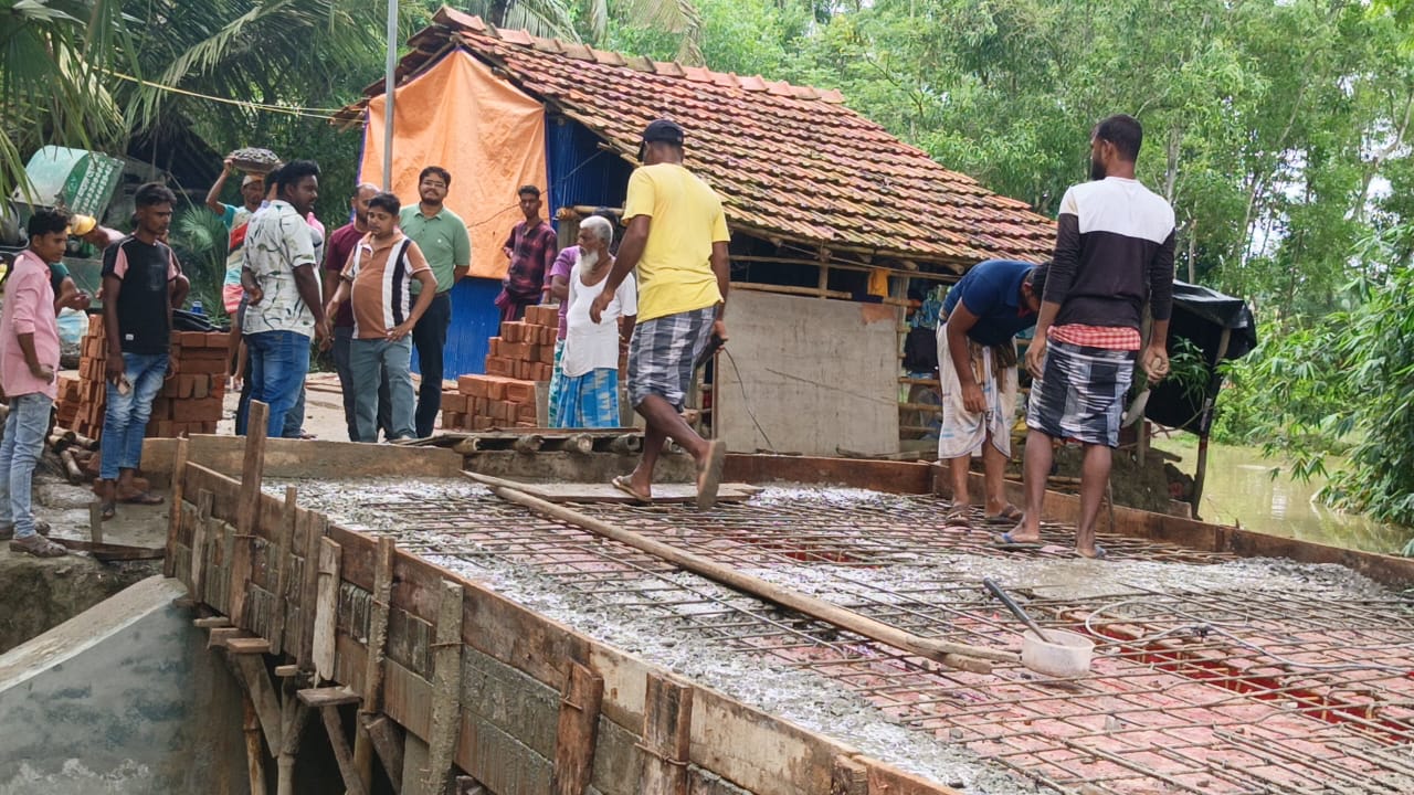 কংক্রিটের কালভাট ঢালাই এর কাজ সমাপ্তির পথে, পরিদর্শনে বিডিও কংক্রিটের কালভাট ঢালাই এর কাজ সমাপ্তির পথে, পরিদর্শনে বিডিও