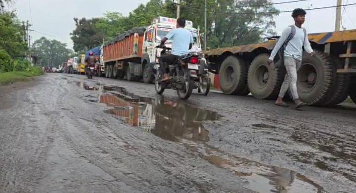 আসানসোল পুরুলিয়া রাস্তার দশা বেহাল,কবে হবে রাস্তা ঠিক প্রশ্ন সাধারণ মানুষের? আসানসোল পুরুলিয়া রাস্তার দশা বেহাল,কবে হবে রাস্তা ঠিক প্রশ্ন সাধারণ মানুষের?