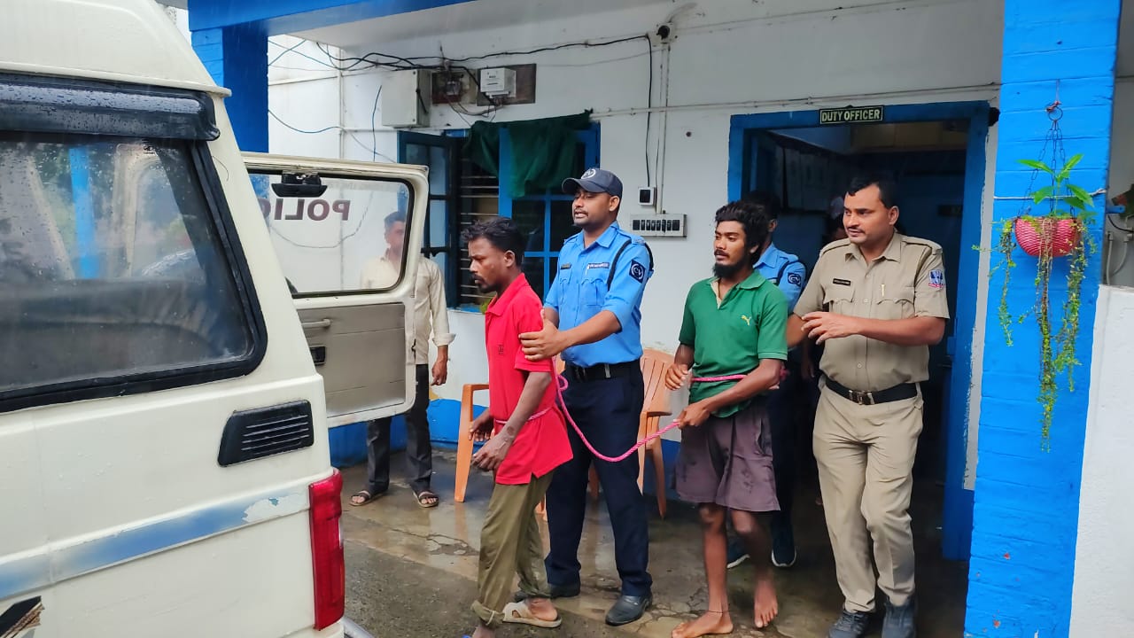 রূপনারায়নপুর পুলিশের বড় সফলতা,হাতেনাতে ধরল তিন চোর রূপনারায়নপুর পুলিশের বড় সফলতা,হাতেনাতে ধরল তিন চোর