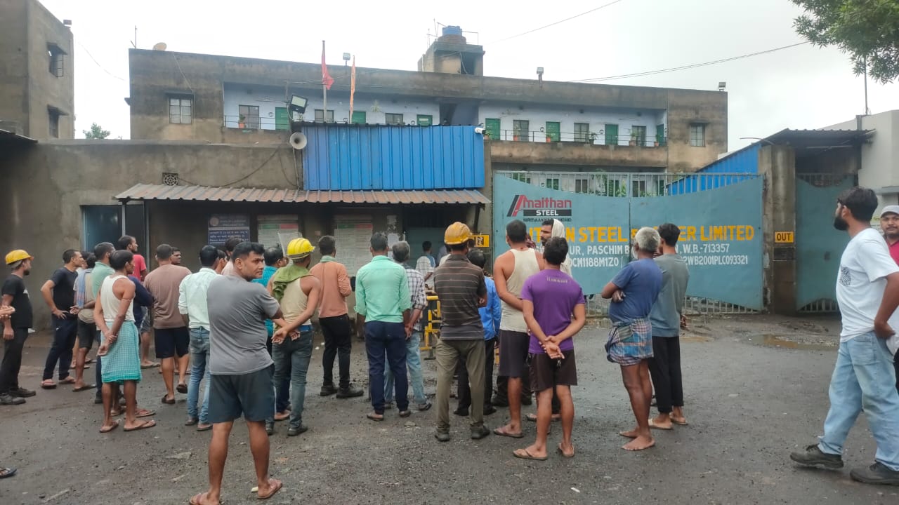 আসানসোলের দেন্দুয়ায় ইস্পাত কারখানায় মর্মান্তিক দুর্ঘটনা, শ্রমিকদের নিরাপত্তাহীনতার করুণ চিত্র