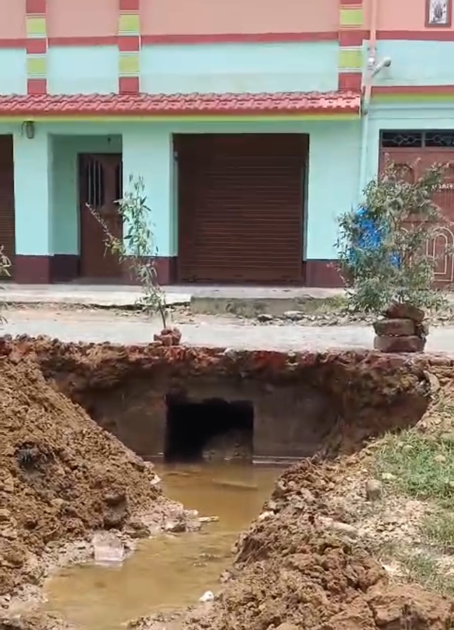 অবশেষে খবরের জেরে খোলা হলো কালভার্ট,খুশি এলাকাবাসী অবশেষে খবরের জেরে খোলা হলো কালভার্ট,খুশি এলাকাবাসী