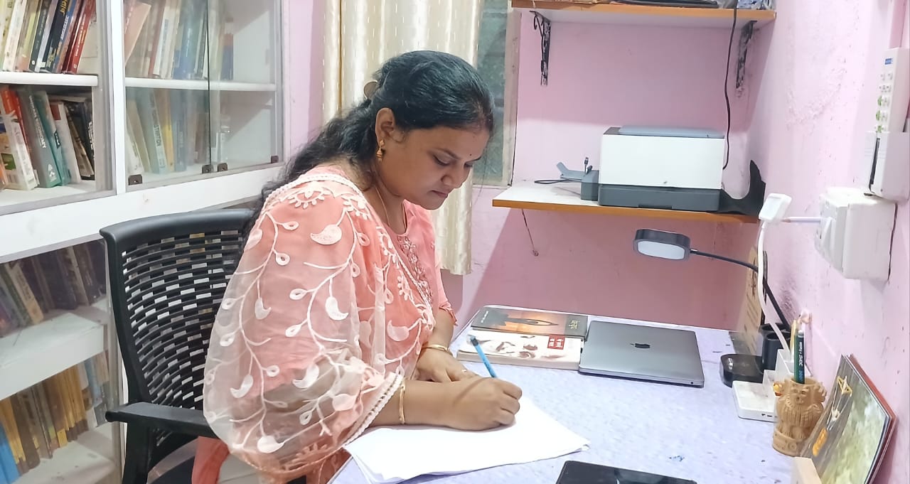গল্প লেখার প্রতিযোগিতায় রৌপ্য পদক জিতলেন বার্ণপুরের গৃহবধূ গল্প লেখার প্রতিযোগিতায় রৌপ্য পদক জিতলেন বার্ণপুরের গৃহবধূ