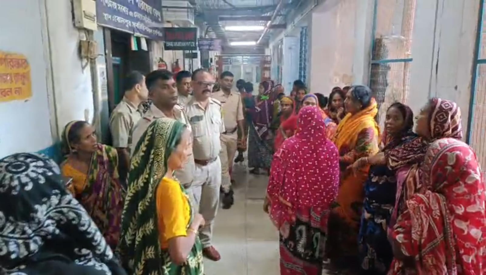বোলপুর মহকুমা হাসপাতালে চিকিৎসার গাফিলতিতে সদ্যজাতের মৃত্যুর অভিযোগ, উত্তপ্ত হাসপাতাল চত্বর