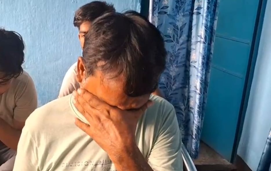 রহস্য জনক ভাবে নিখোঁজ নাবালিকা ছাত্রী ছয়দিন পেরিয়ে গেলেও এখনো ধরা ছোঁয়ার বাইরে রহস্য জনক ভাবে নিখোঁজ নাবালিকা ছাত্রী ছয়দিন পেরিয়ে গেলেও এখনো ধরা ছোঁয়ার বাইরে