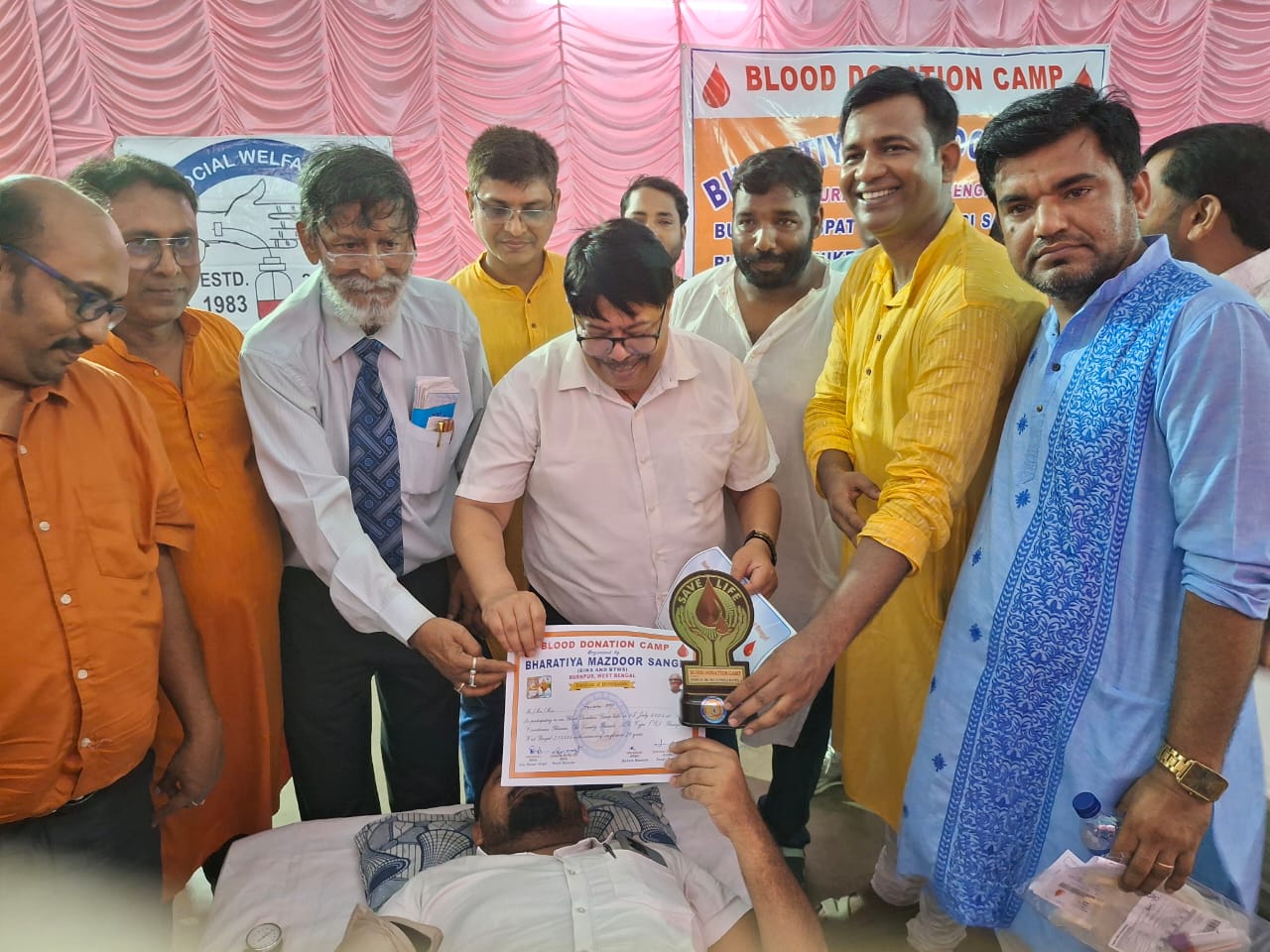 প্রতিষ্ঠা দিবসে শ্রমিক সংঘের রক্তদান শিবির প্রতিষ্ঠা দিবসে শ্রমিক সংঘের রক্তদান শিবির