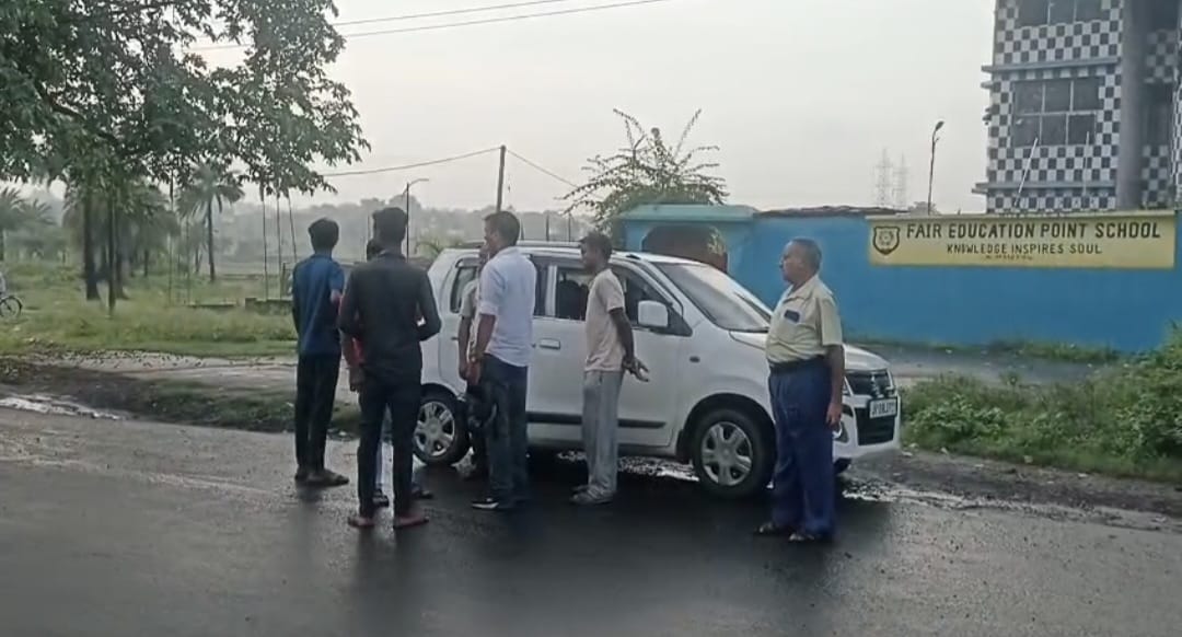 দিন দুপুরে জিটি রোডের উপর টাকা ছিনতাই