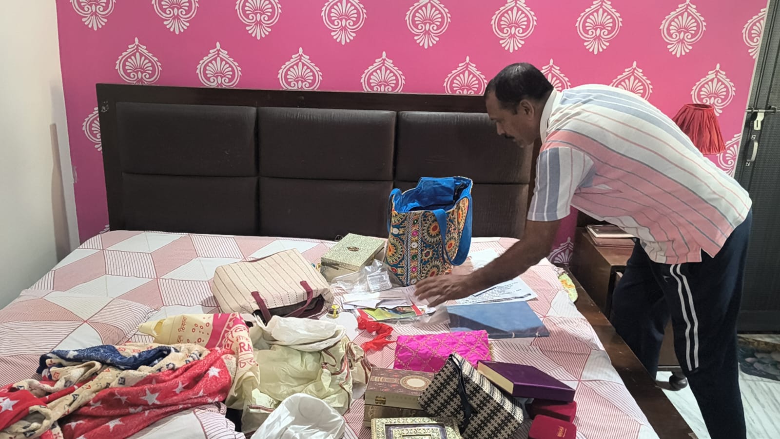 ফাঁকা বাড়ির সুযোগে লক্ষাধিক টাকা ও সোনার গয়না চুরি রূপনারায়নপুরে, তদন্তে পুলিশ ফাঁকা বাড়ির সুযোগে লক্ষাধিক টাকা ও সোনার গয়না চুরি রূপনারায়নপুরে, তদন্তে পুলিশ