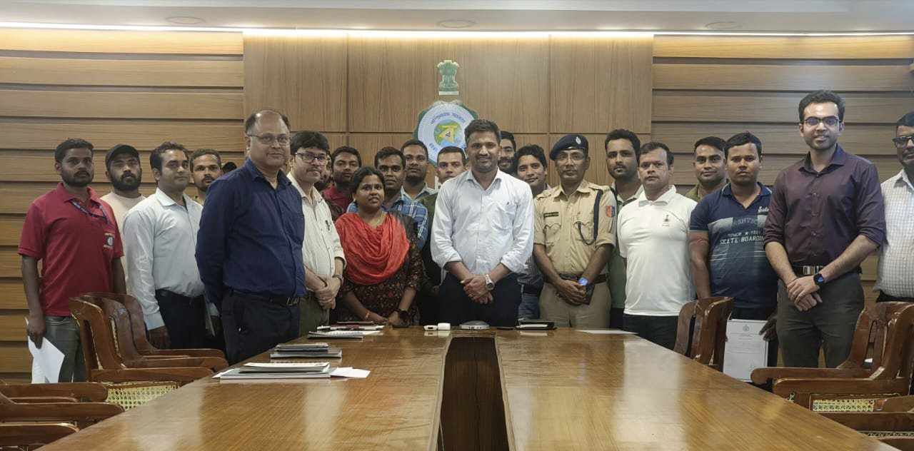 উদ্ধারকারী দলের সদস্যদের সম্বর্ধনা দিল জেলা প্রশাসন