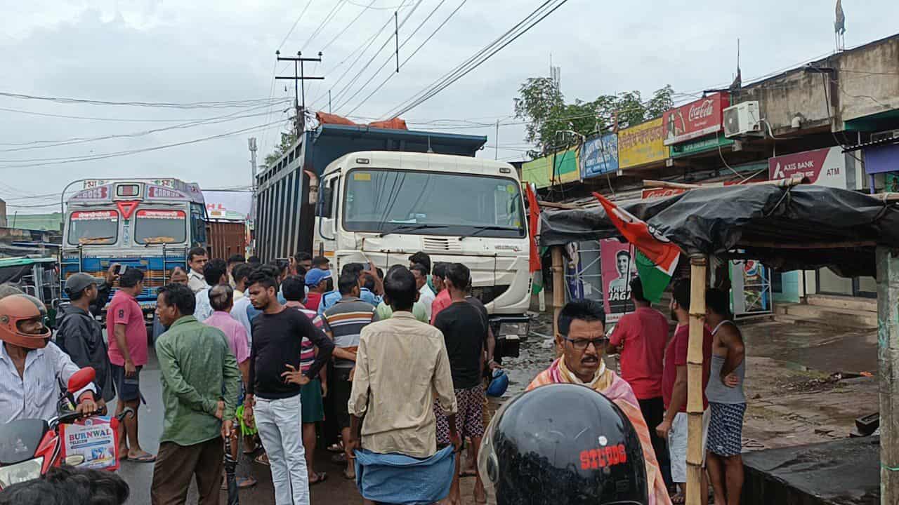 বিজপুর মোড়ে মর্মান্তিক সড়ক দুর্ঘটনায়আহত এক ব্যক্তি বিজপুর মোড়ে মর্মান্তিক সড়ক দুর্ঘটনায়আহত এক ব্যক্তি