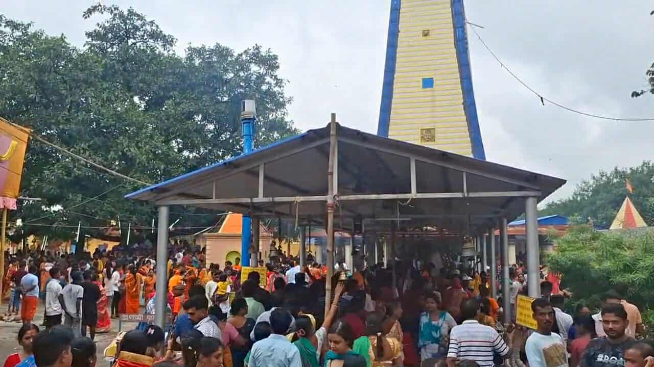 শ্রাবন মাসের সোমবার উপলক্ষে ভক্তের ঢল বাবা চন্দ্রচূড় মন্দিরে