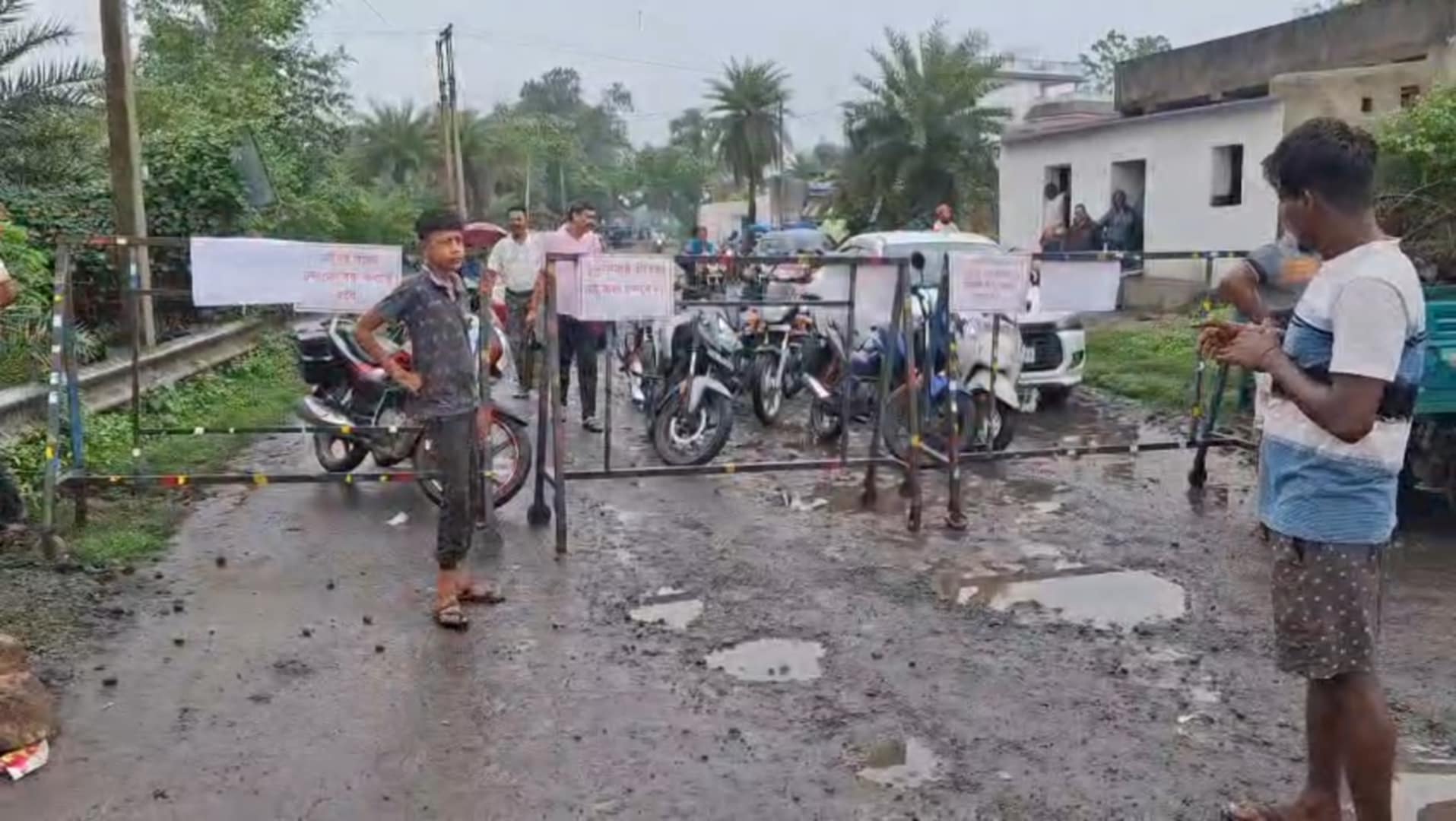 মরণফাঁদে চুরুলিয়ার রাস্তা, ওভারলোড গাড়ির তাণ্ডব আর প্রশাসনের ঘুমভাঙা আশ্বাস