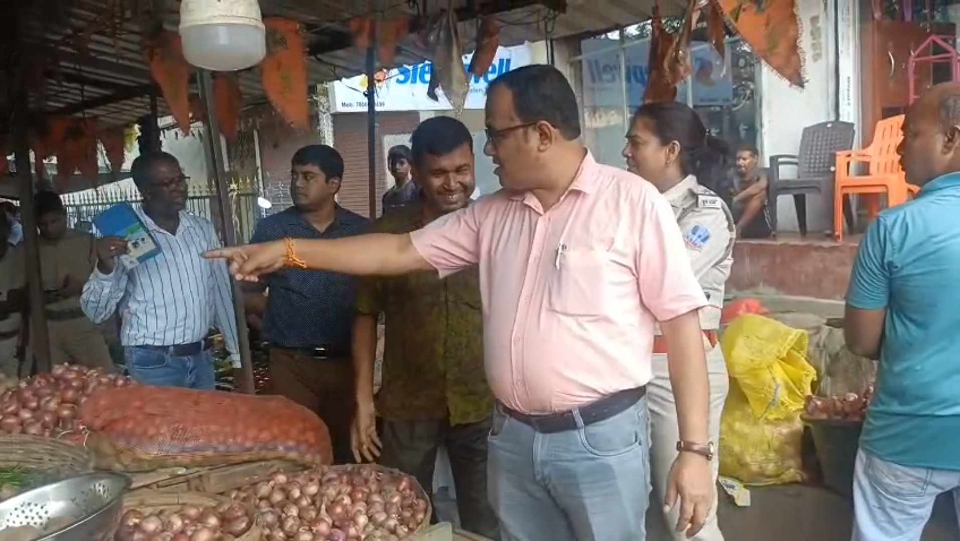 সবজি বাজারে হানা দিল রাজ্যের টাস্কফোর্স সবজি বাজারে হানা দিল রাজ্যের টাস্কফোর্স