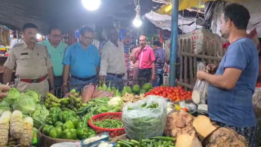 আসানসোল ও বার্নপুর সবজি বাজারে টাস্ক ফোর্সের হানা আসানসোল ও বার্নপুর সবজি বাজারে টাস্ক ফোর্সের হানা