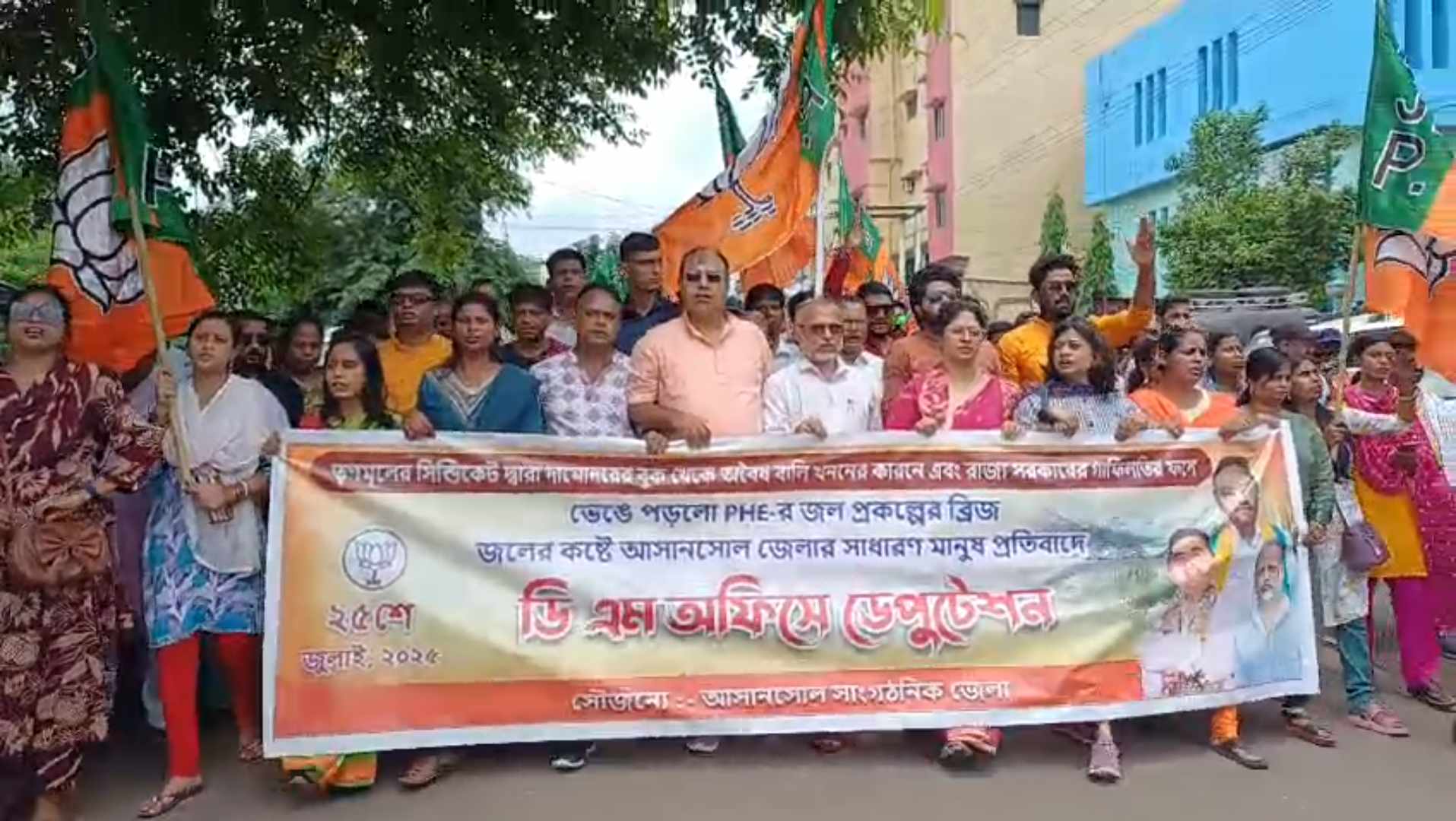 পাণীয় জলের সংকটের সমাধানের দাবিতে জেলা শাসক দপ্তরের সামনে বিক্ষোভ বিজেপির