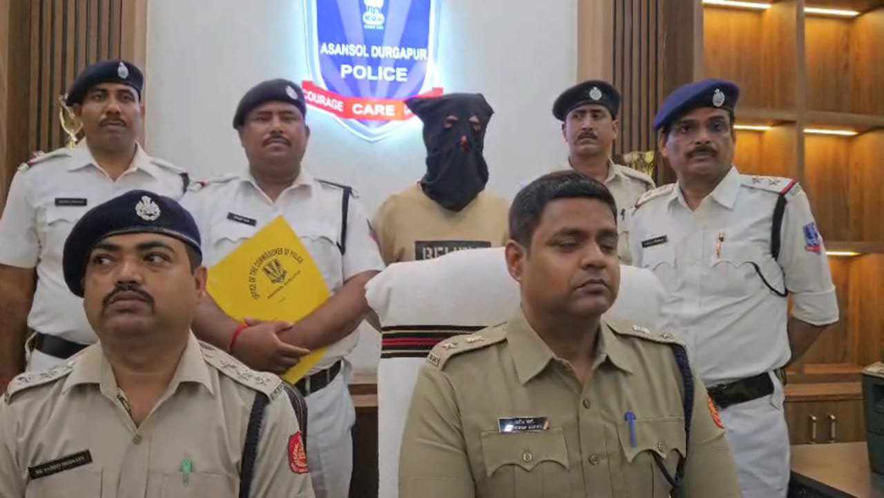 কুলটির এথোড়া রোডে দেবজ্যোতি সিং খুনের ঘটনায় দুইজন গ্রেপ্তার: পুলিশের সাংবাদিক সম্মেলনে তদন্তের বিস্তারিত প্রকাশ