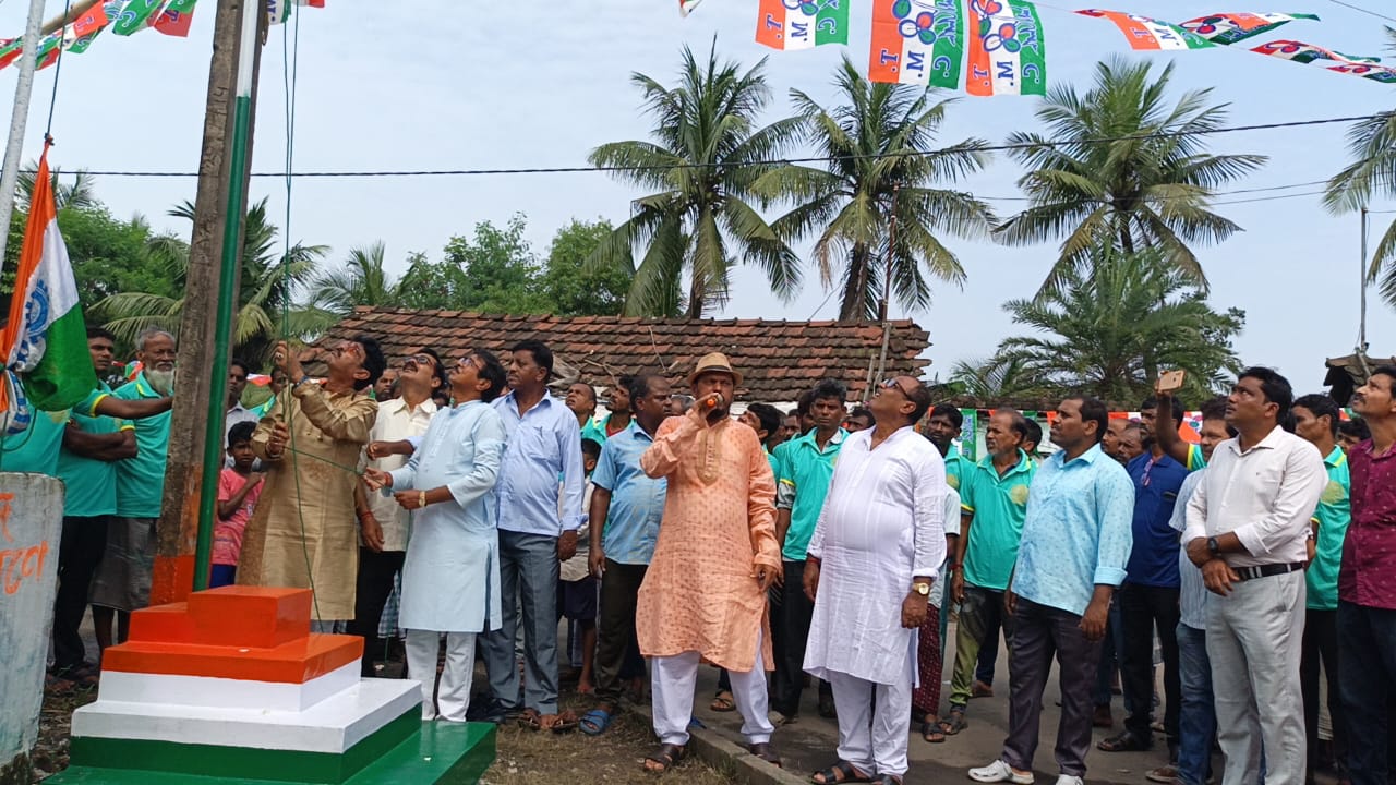 দুর্গাপুর আইএফবি এগ্রো কন্ট্রাক্টর ওয়ার্কার ইউনিয়ন তৃণমূলের প্রতিষ্ঠা দিবস উদযাপন দুর্গাপুর আইএফবি এগ্রো কন্ট্রাক্টর ওয়ার্কার ইউনিয়ন তৃণমূলের প্রতিষ্ঠা দিবস উদযাপন