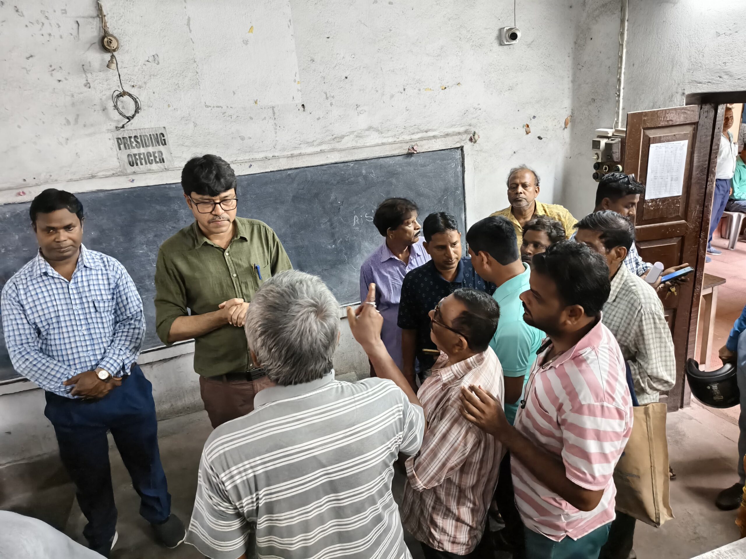 আমাদের পাড়া আমাদের সমাধান কর্মসূচি শিবির পরিদর্শনে ফের মহকুমা শাসক আমাদের পাড়া আমাদের সমাধান কর্মসূচি শিবির পরিদর্শনে ফের মহকুমা শাসক