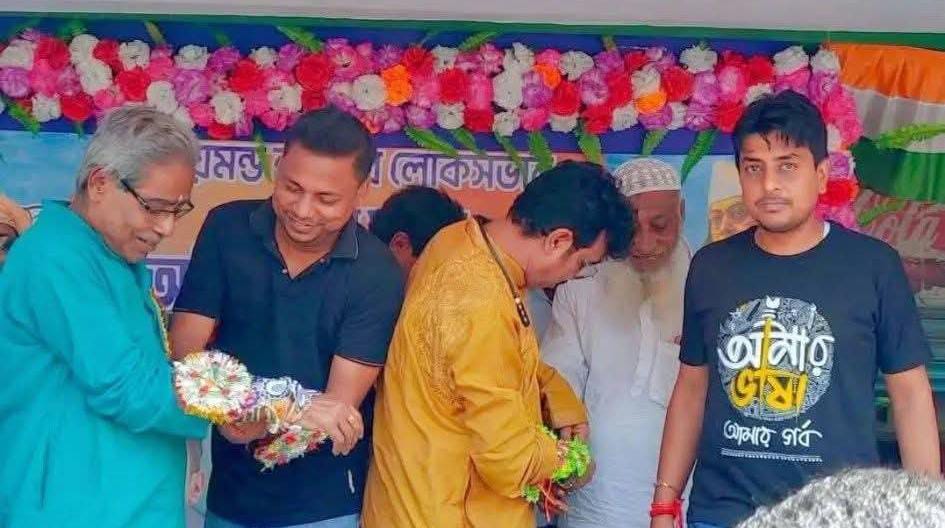সরিষা আশ্রম মোড়ে পালিত হল রাখি বন্ধন উৎসব সরিষা আশ্রম মোড়ে পালিত হল রাখি বন্ধন উৎসব