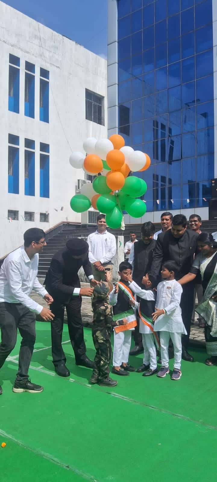 আসানসোল জেলা শাসক কার্যালয় প্রাঙ্গণে স্বাধীনতা দিবস উদযাপন আসানসোল জেলা শাসক কার্যালয় প্রাঙ্গণে স্বাধীনতা দিবস উদযাপন