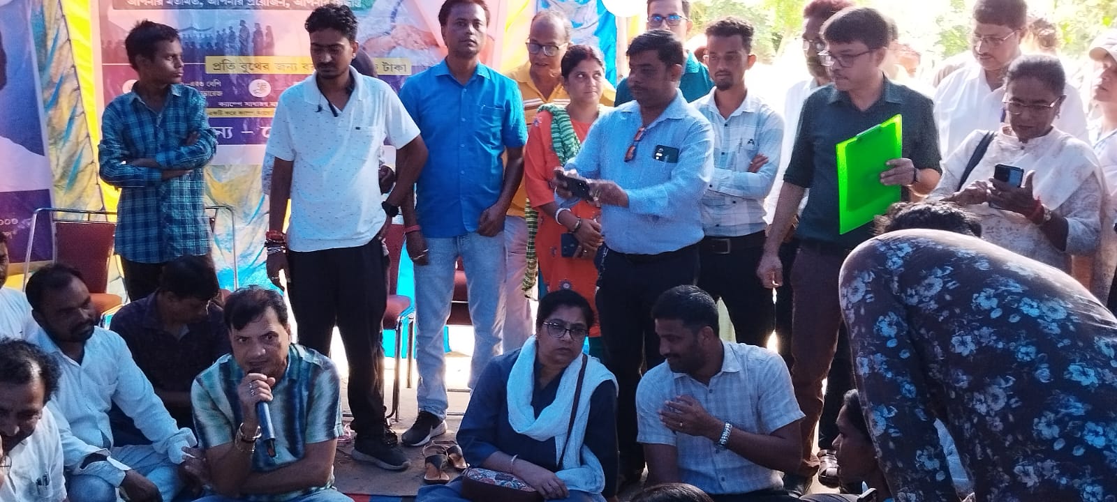 বারাবনির গোপালবাদ আদিবাসী পাড়ায় আমাদের পাড়া আমাদের সমাধান শিবির