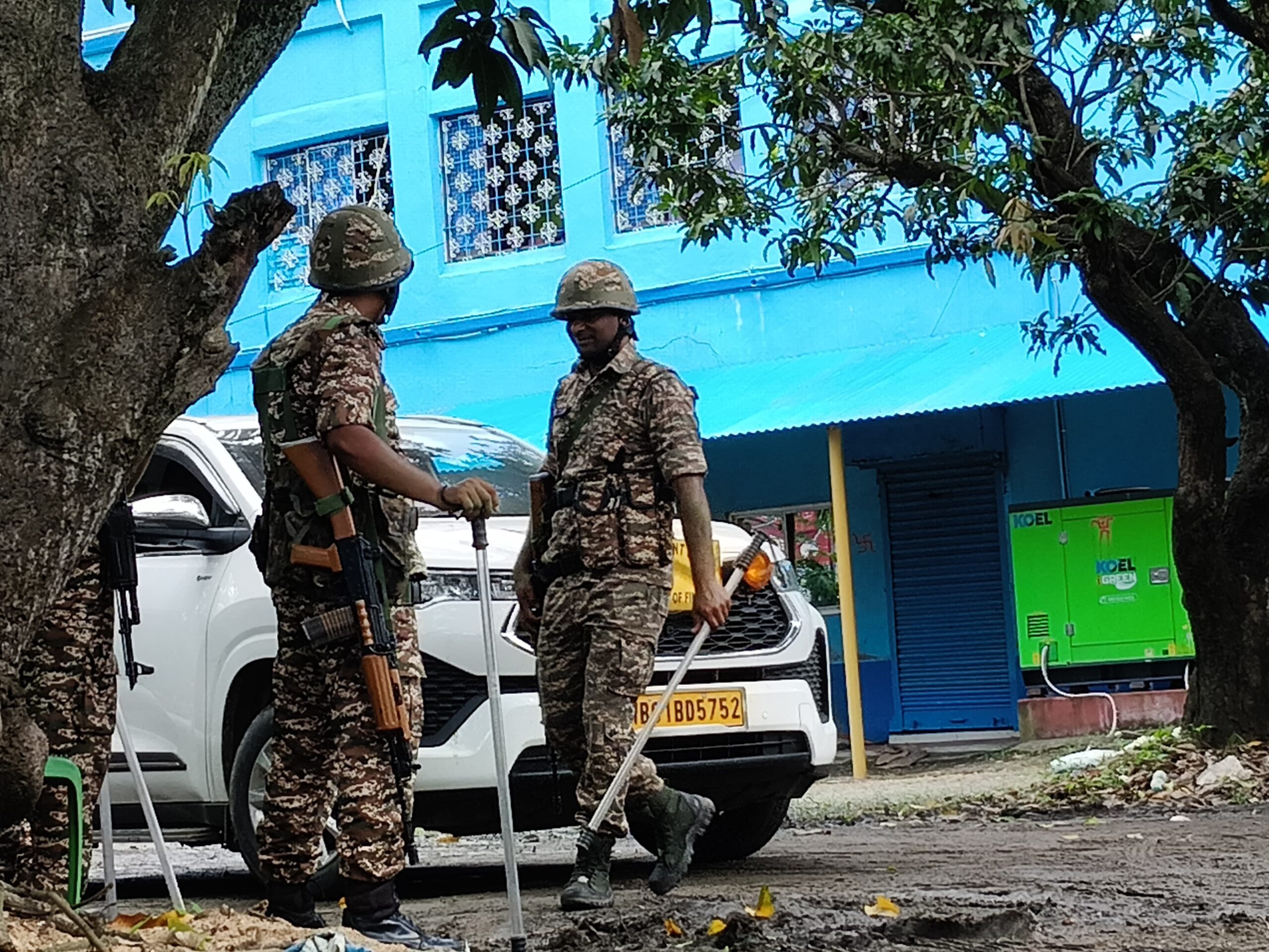 টানা ছ ঘন্টা জিজ্ঞাসার বাদের পর গ্রেফতার হলেন তৃণমূল বিধায়ক জীবনকৃষ্ণ সাহা টানা ছ ঘন্টা জিজ্ঞাসার বাদের পর গ্রেফতার হলেন তৃণমূল বিধায়ক জীবনকৃষ্ণ সাহা