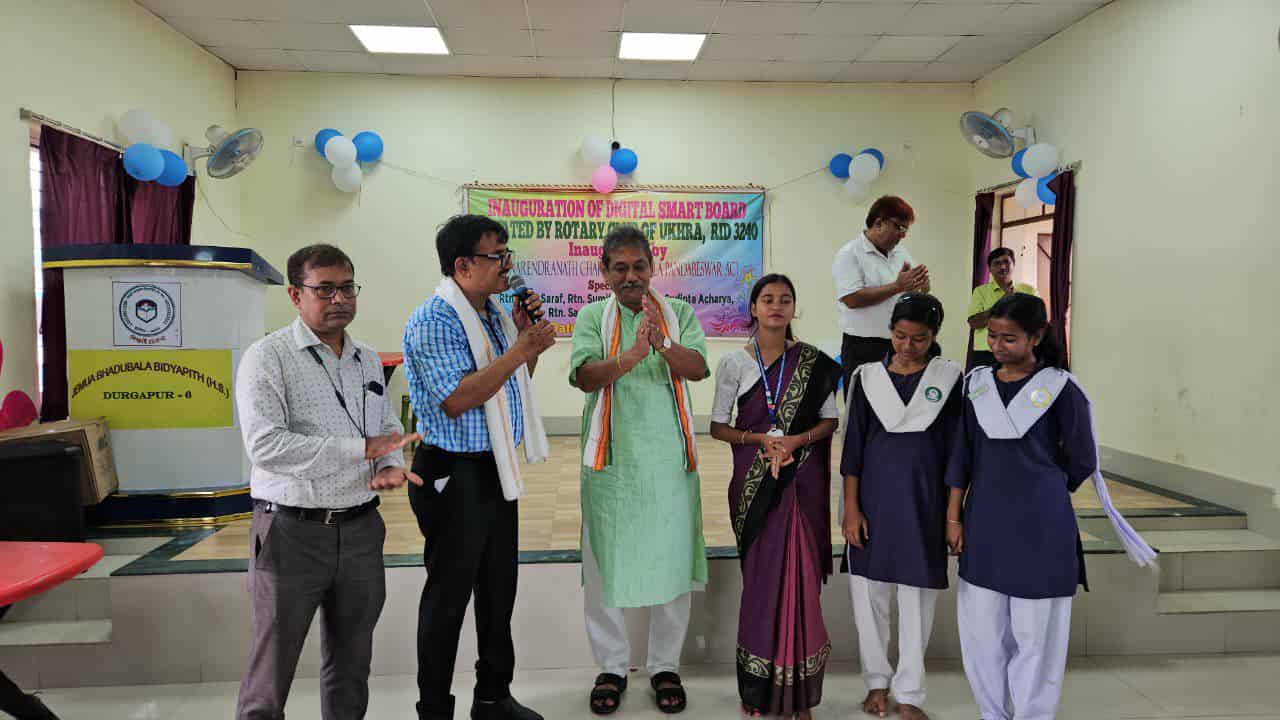 শিক্ষার্থীদের সুবিধার্থে পাণ্ডবেশ্বর বিধানসভার দুটি স্কুলে স্মার্টক্লাস প্রদান বিধায়কের