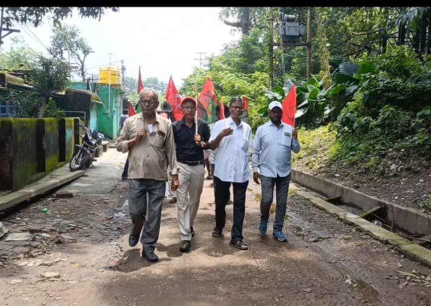 পশ্চিমবঙ্গ আদিবাসী অধিকার মঞ্চ সংগঠনের পক্ষ থেকে জামুরিয়া থানার অন্তর্গত তপসি রেল স্টেশন মাস্টার কে তুলে দিল স্মারকলিপি পশ্চিমবঙ্গ আদিবাসী অধিকার মঞ্চ সংগঠনের পক্ষ থেকে জামুরিয়া থানার অন্তর্গত তপসি রেল স্টেশন মাস্টার কে তুলে দিল স্মারকলিপি