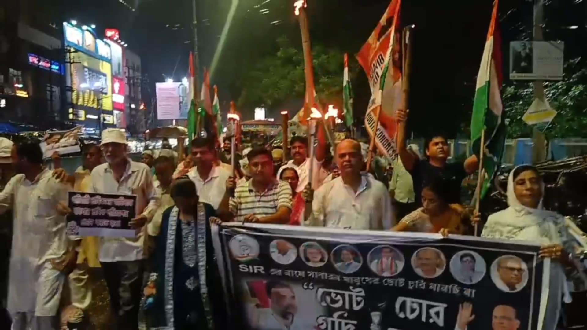 আসানসোল শহরে জাতীয় কংগ্রেসের মশাল মিছিল