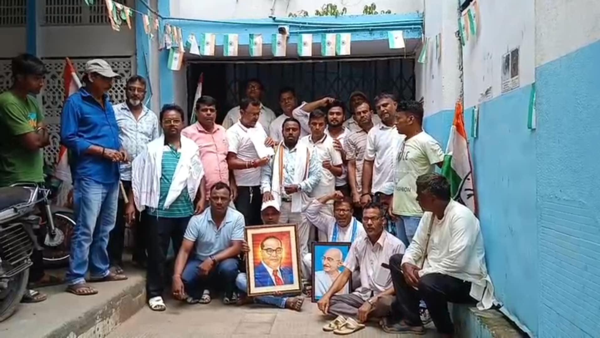 রাকেশ সিংকে গ্রেপ্তারের দাবিতে কংগ্রেসের মিছিল ও থানা ঘেরাও রাকেশ সিংকে গ্রেপ্তারের দাবিতে কংগ্রেসের মিছিল ও থানা ঘেরাও