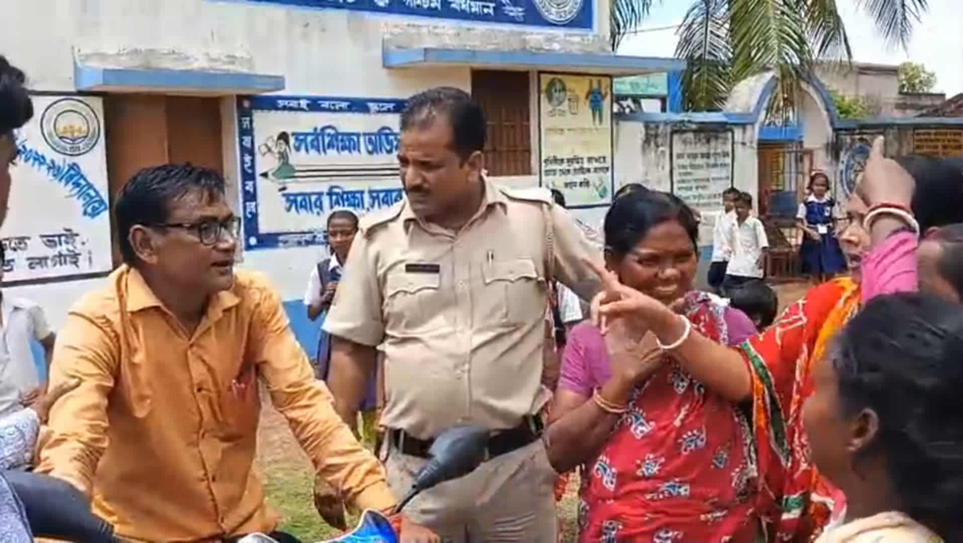 বিদ্যালয়ে পচা মাংস এনে পড়ুয়াদের খাওয়ানোর চেষ্টা প্রধান শিক্ষকের বিরুদ্ধে বিদ্যালয়ে পচা মাংস এনে পড়ুয়াদের খাওয়ানোর চেষ্টা প্রধান শিক্ষকের বিরুদ্ধে