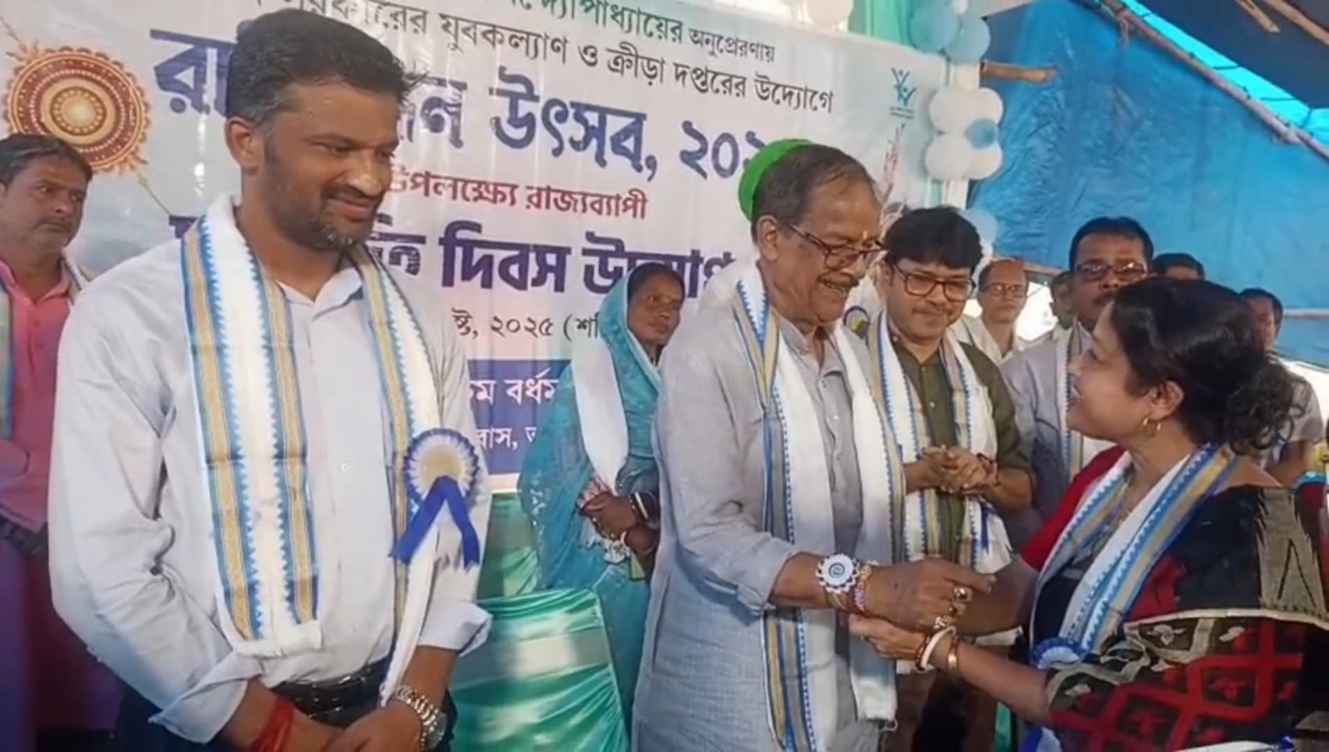 রাজ্য সরকারের সংস্কৃতি দফতর ও ক্রীড়া দফতরের যৌথ উদ্যোগে পালিত হলো রাখি বন্ধন উৎসব রাজ্য সরকারের সংস্কৃতি দফতর ও ক্রীড়া দফতরের যৌথ উদ্যোগে পালিত হলো রাখি বন্ধন উৎসব