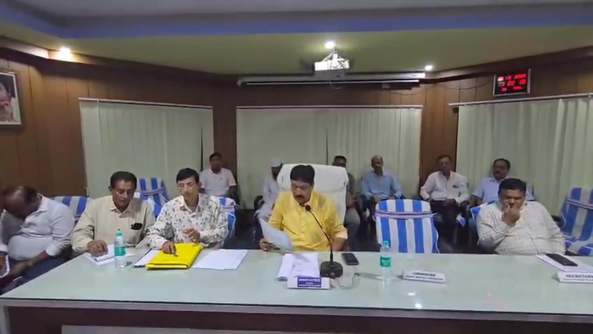 উৎসবের আগে রাস্তা মেরামত নিয়ে আলোচনা বোর্ড মিটিংয়ে