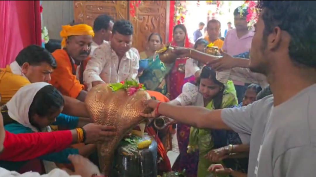 বিহারী পঞ্জিকা মতে শ্রাবণ মাসের শেষ সোমবারে শ্রদ্ধালুদের ভীড় বিহারীনাথ মন্দিরে