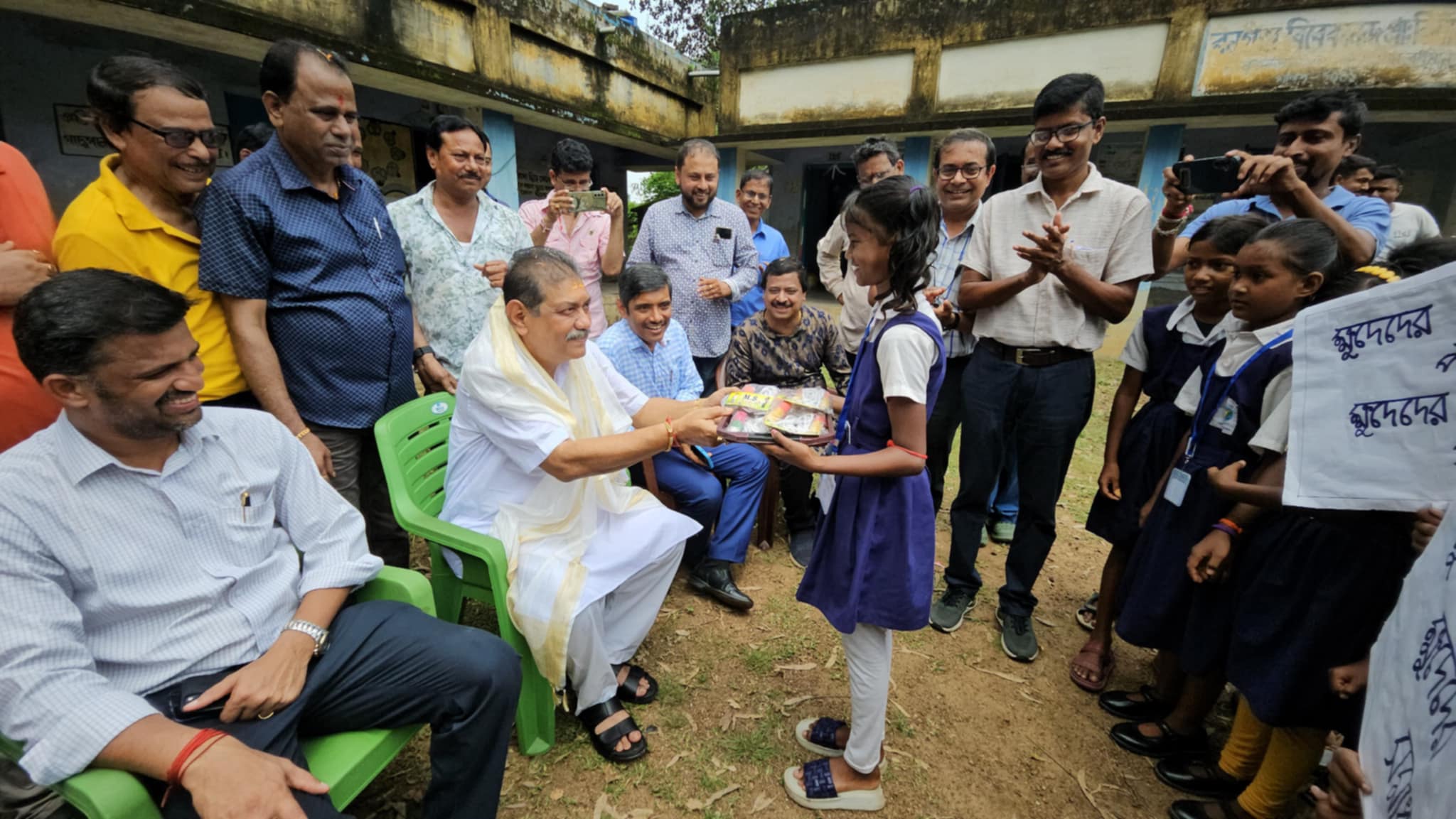 পাণ্ডবেশ্বর বিধায়কের উদ্যোগে “খুদেদের পাড়ায় খুদেদের সমাধান “