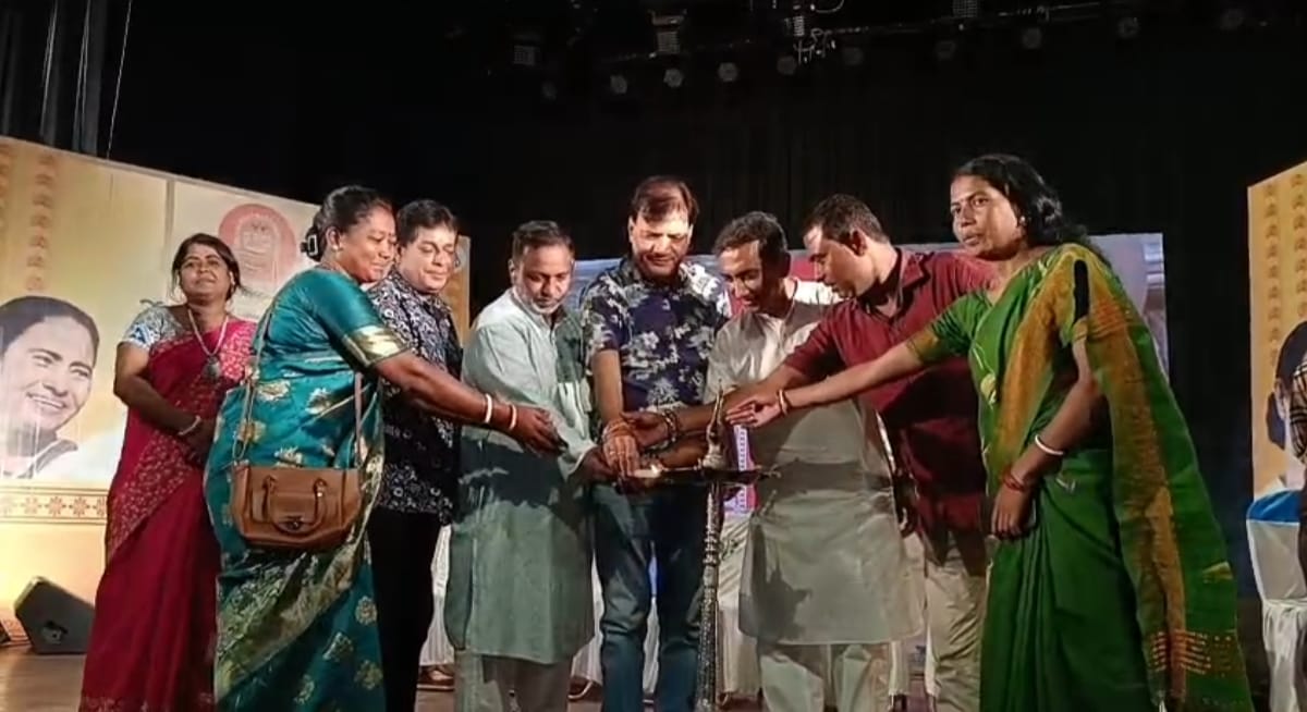 আসানসোল পৌর নিগমের উদ্যোগে দুর্গাপূজা শারদ সম্মান ২০২৪ অনুষ্ঠিত হল রবীন্দ্র ভবনে আসানসোল পৌর নিগমের উদ্যোগে দুর্গাপূজা শারদ সম্মান ২০২৪ অনুষ্ঠিত হল রবীন্দ্র ভবনে