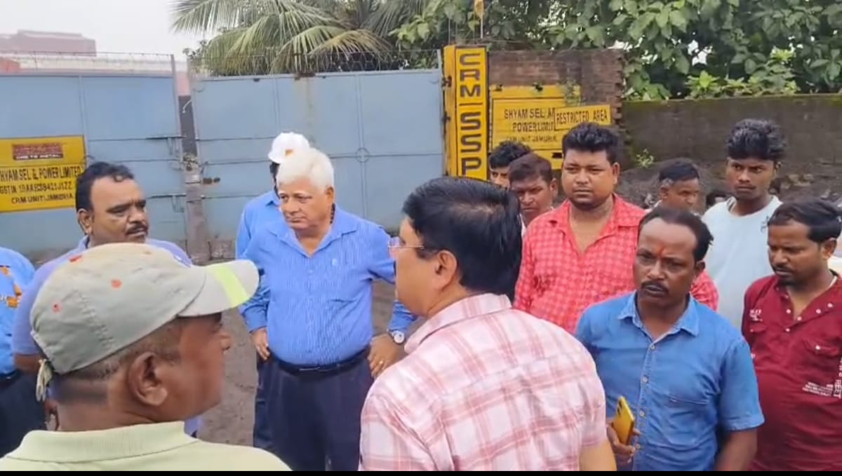 কারখানা কর্তৃপক্ষের টালবাহানায়বাড়ছে বেকারের সংখ্যা, ক্ষোভ স্থানীয়দের