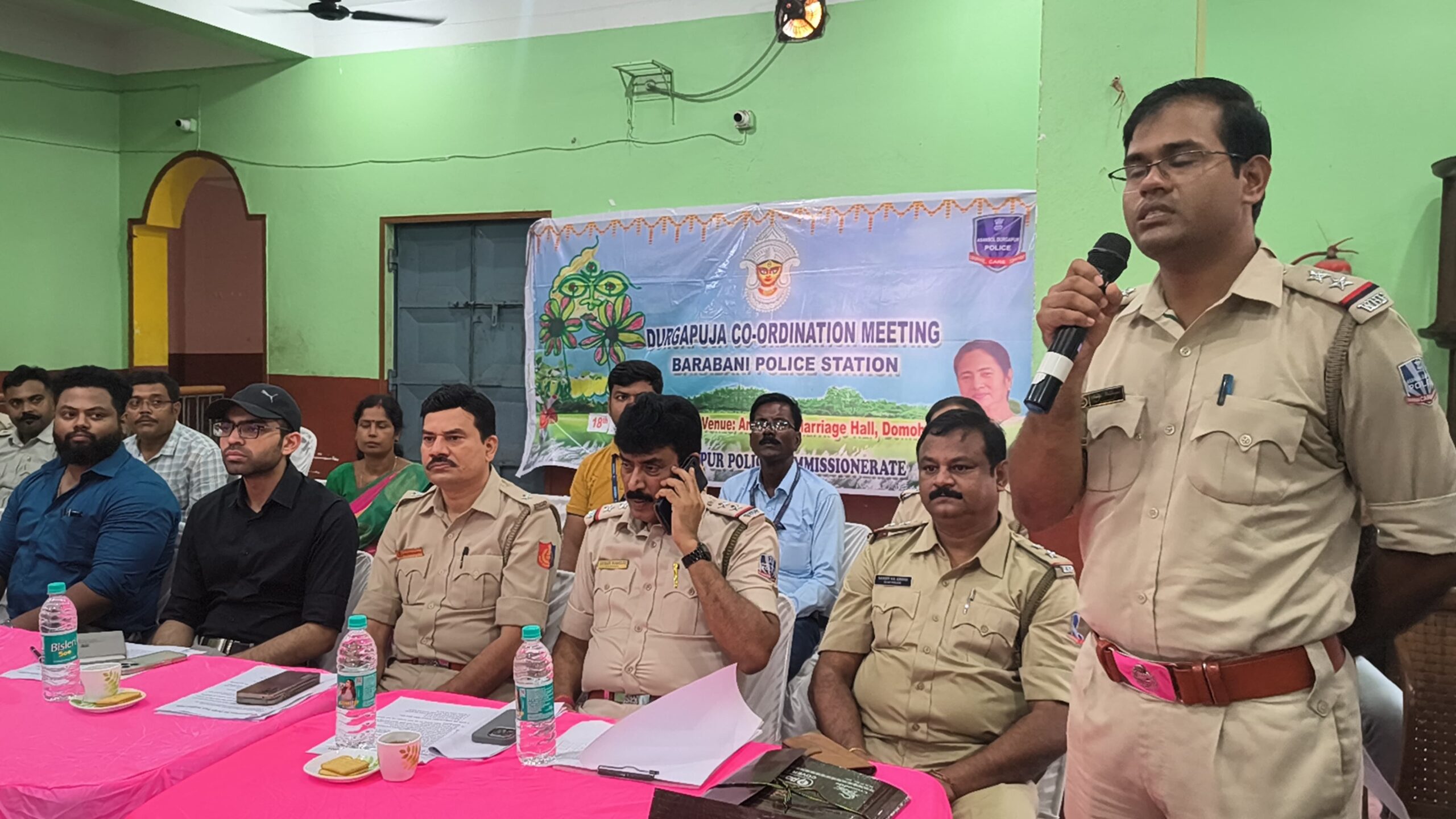 দুর্গাপুজাকে সামনে রেখে বারাবনী থানার উদ্যোগে এক বেসরকারি হলে আয়োজিত হল সমন্বয় সভা দুর্গাপুজাকে সামনে রেখে বারাবনী থানার উদ্যোগে এক বেসরকারি হলে আয়োজিত হল সমন্বয় সভা
