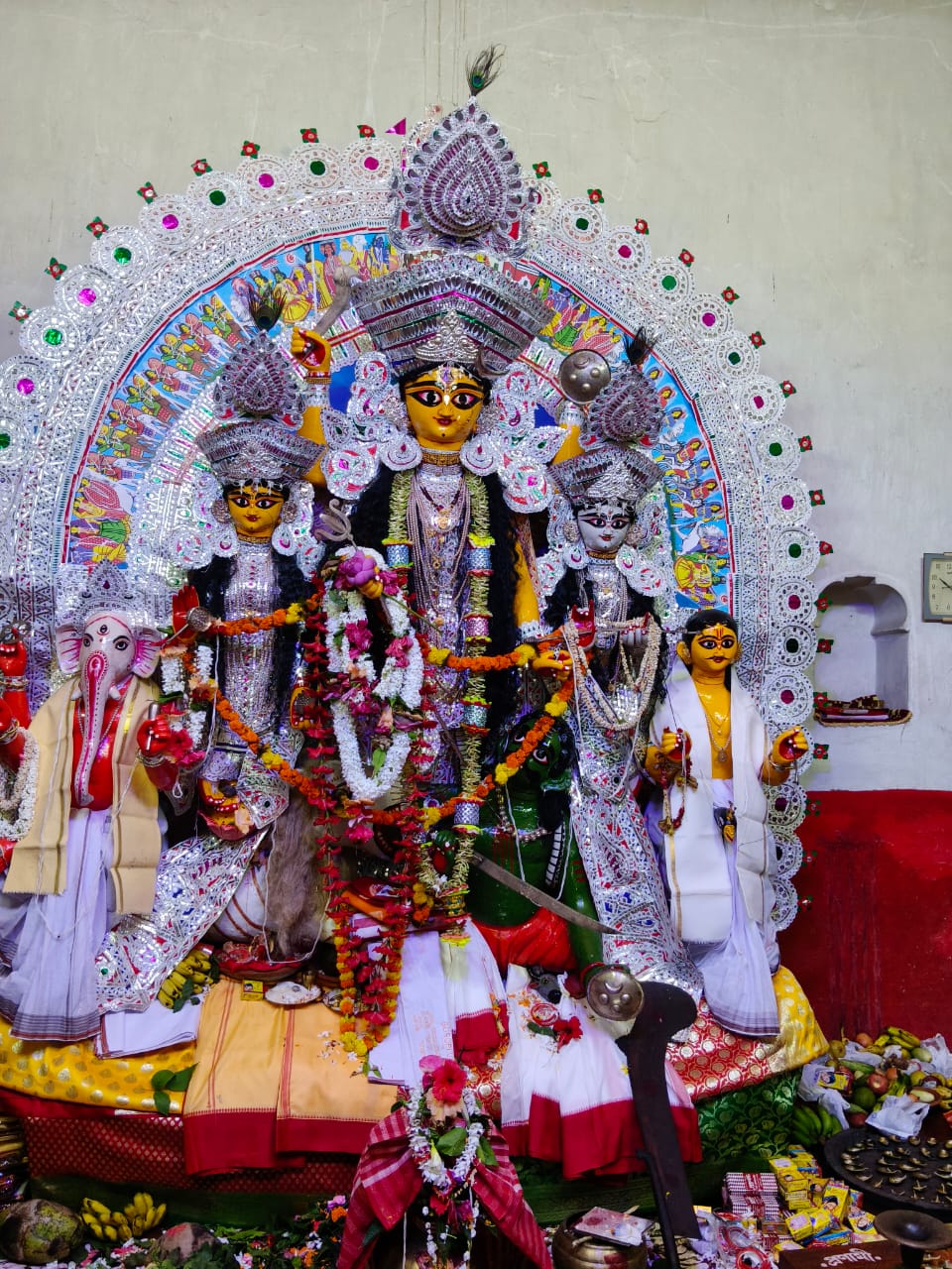 ছাতিনাকান্দি গোপীবাবুর বাড়িতে তোপধ্বনির মাধ্যমে শুরু হলো দুর্গার সন্ধিপূজা ছাতিনাকান্দি গোপীবাবুর বাড়িতে তোপধ্বনির মাধ্যমে শুরু হলো দুর্গার সন্ধিপূজা