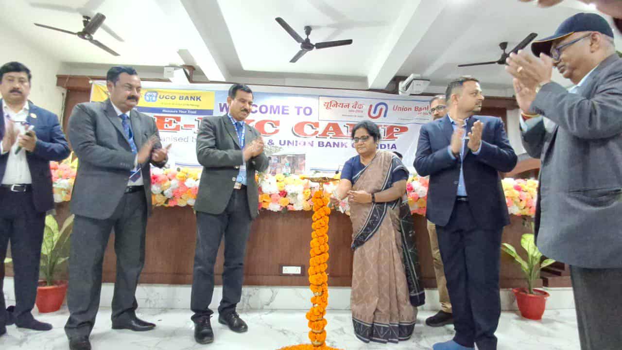 रानीगंज में री-केवाईसी शिविर का आयोजन, बड़ी संख्या में ग्रामीणों ने उठाया लाभ रानीगंज में री-केवाईसी शिविर का आयोजन, बड़ी संख्या में ग्रामीणों ने उठाया लाभ